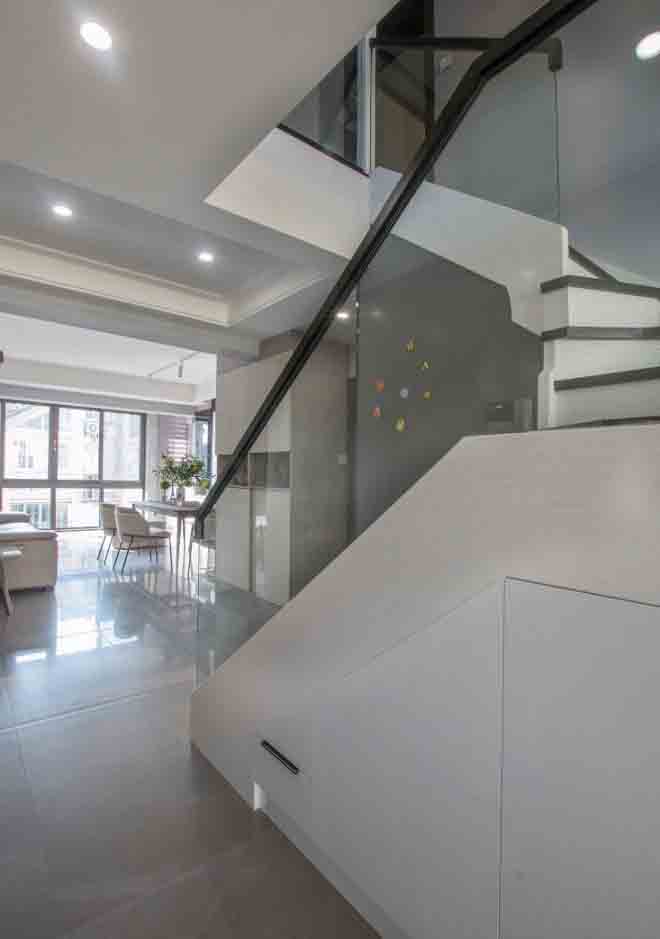 168平現(xiàn)代簡(jiǎn)約復(fù)式家裝案例